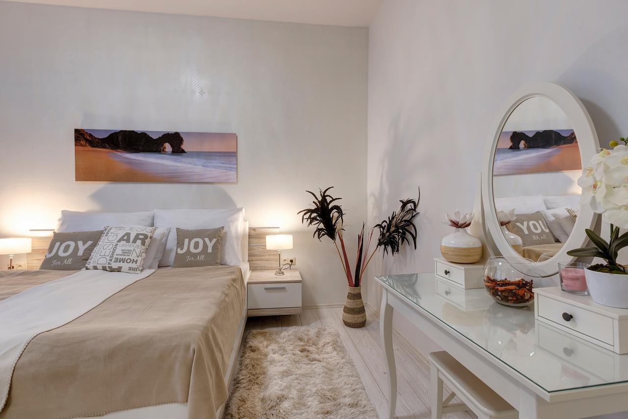 Apartment Sweet Dreams At King Street Gold *