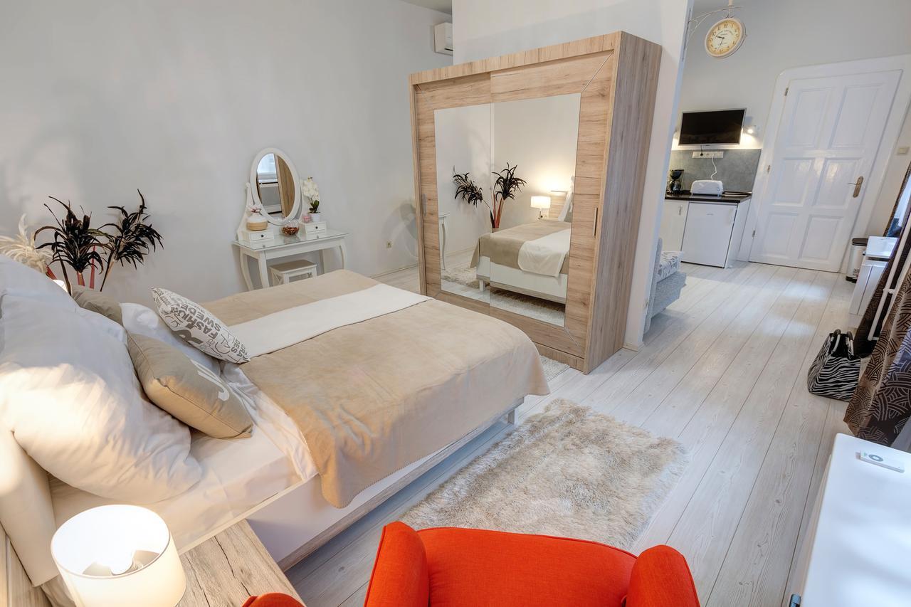 Sweet Dreams At King Street Gold Apartment *